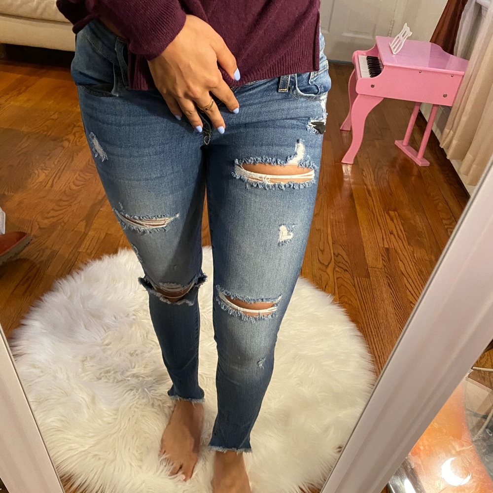 Mid-Waisted Cropped Ripped Jeans - Picture 4 of 4